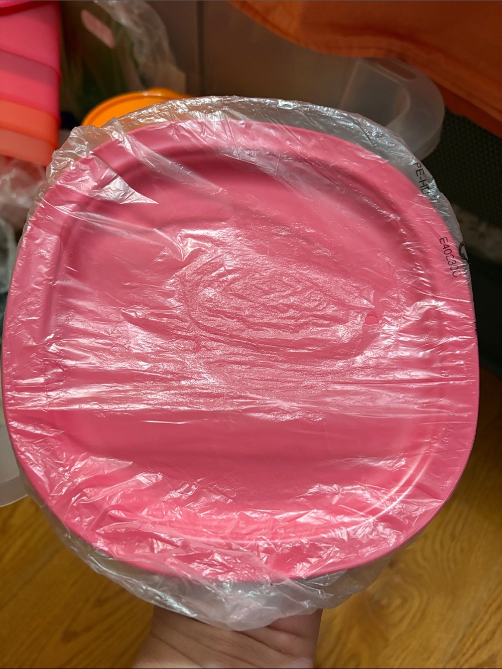 NIB Tupperware pink dessert plates set up for